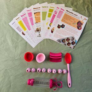 Cupcake Decorating Set‎ with 10 Recipe Cards in English and French
